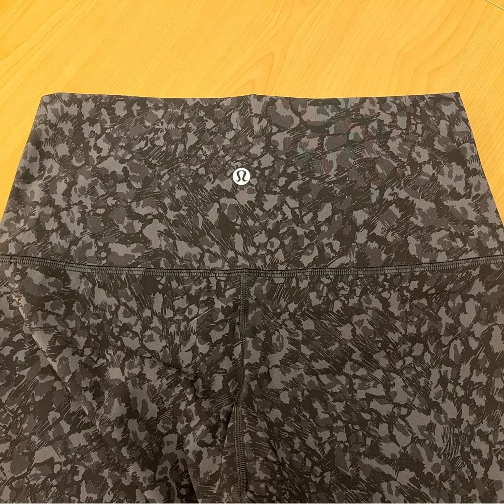 Lululemon Wunder Under Crop High-Rise Scallop Full-On Luxtreme 23" Size 8 - Picture 6 of 7